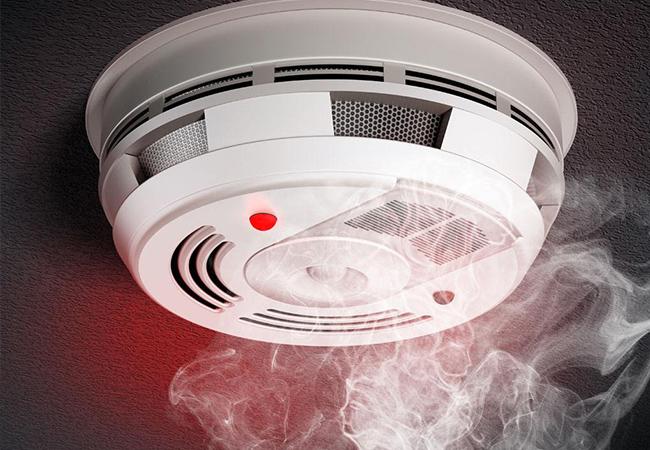 Batteriewechselzyklus für Rauchmelder: Wann müssen 9-V-, CR123A- und Knopfzellen ausgetauscht werden?